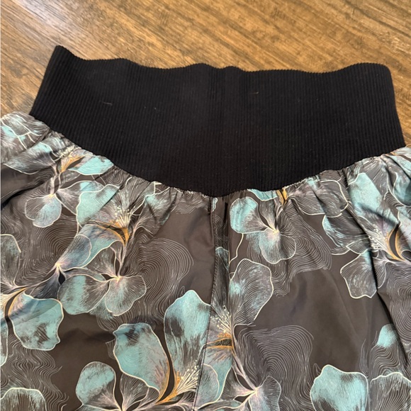 🪻NWT🪻FP Movement by Free People Black & Teal Floral-Print Athletic Shorts - Picture 5 of 6